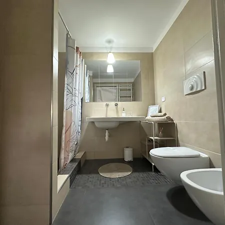 Attico Con Terrazzo Vista Citta 아파트