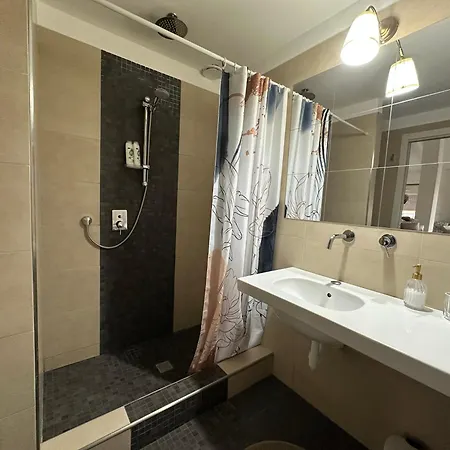 Attico Con Terrazzo Vista Citta Διαμέρισμα *